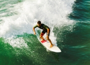 PG中国官网-孤胆英雄与团队奇迹，维斯塔潘扛鼎，红牛二队险胜雷诺的战术博弈