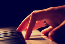 PG SOFT游戏-赛道与绿茵场的双重奏鸣，F1揭幕战与马赛逆转的竞技启示