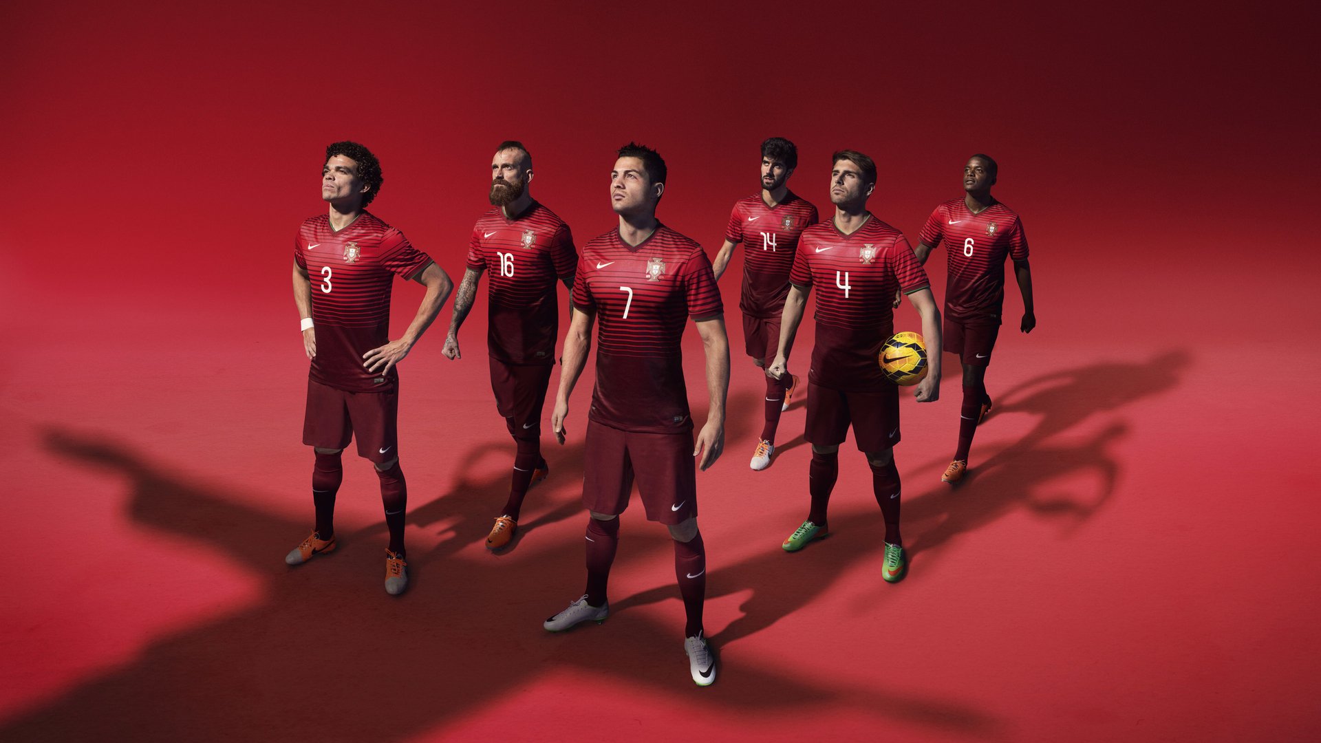 东方巨龙对决蓝鹰，萨拉赫意外成为全场焦点