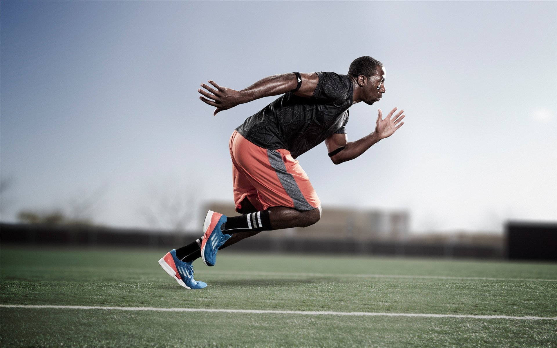 赛道与球场的双重奏鸣，当F1争冠悬念遇上韩国加时绝杀