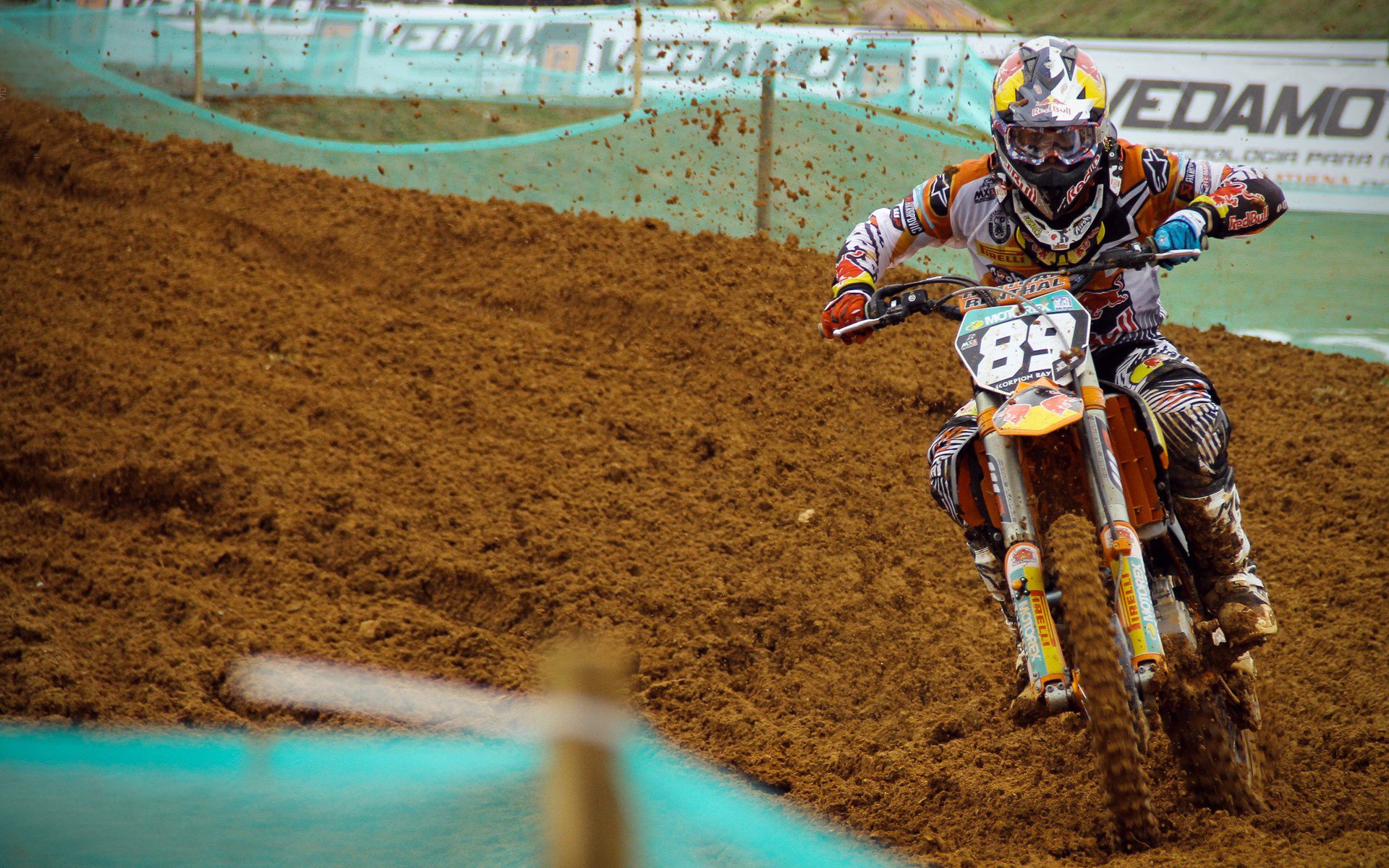 米切尔狂飙50分诠释孤胆英雄，库里超远三分绝杀书写勇士传奇