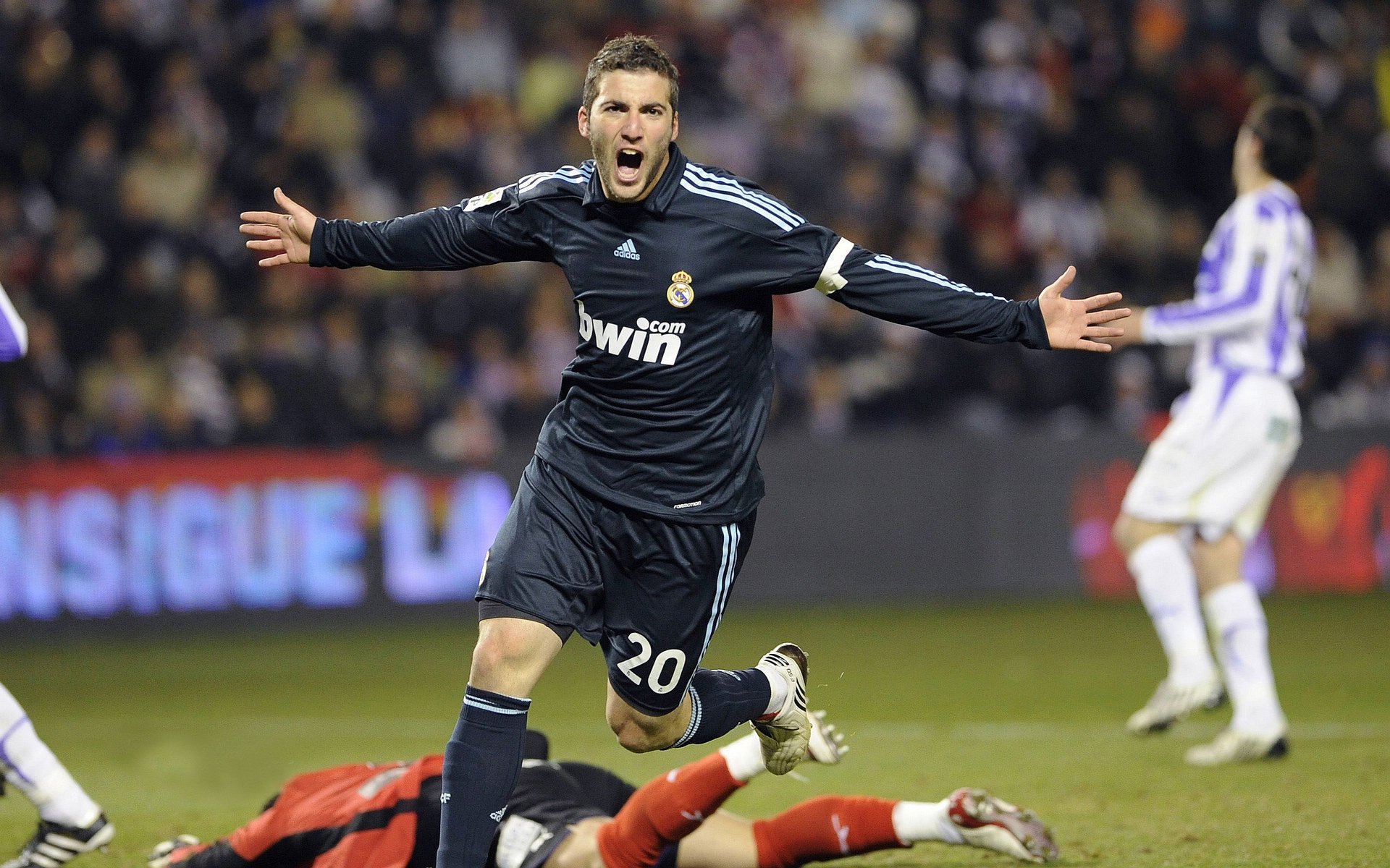 东决关键战之夜，伊布进攻端无人可挡