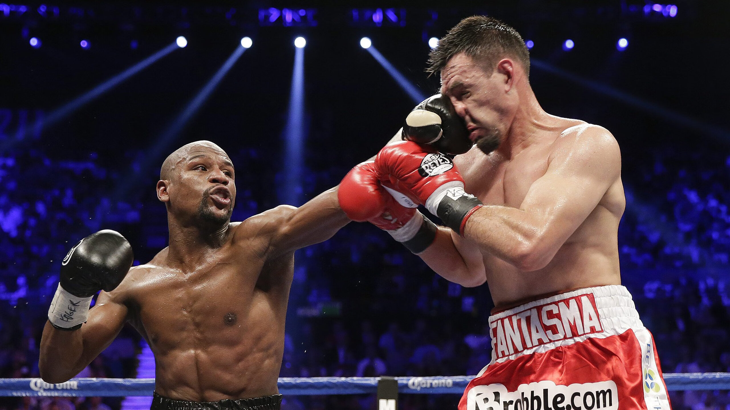 绝杀时刻，皮亚斯特里率红牛二队逆袭索伯，诠释F1赛场上的唯一性